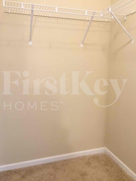 Building Photo - 687 Bobolink Ct