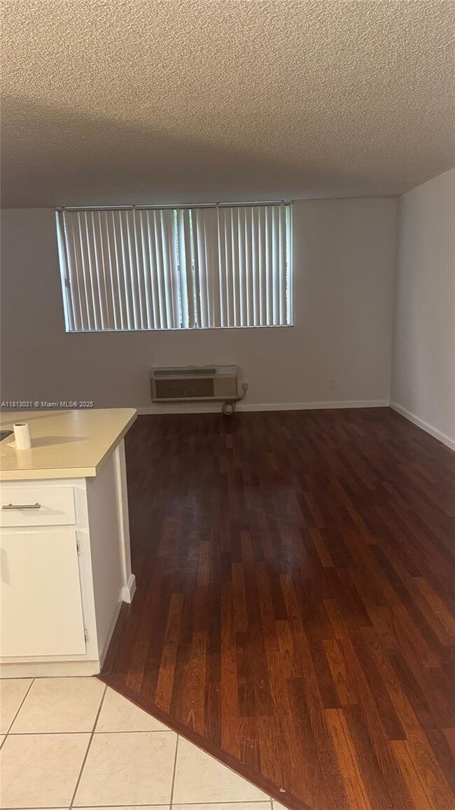 Building Photo - 2401 Riverside Dr