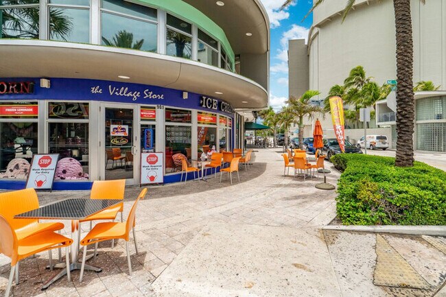 Building Photo - Beachfront Bloo's -2 Units-Ocean View Balc...