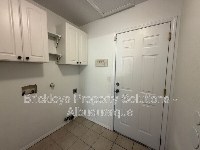 Building Photo - 1405 Secret Valley Dr SW