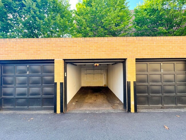 Building Photo - Sun-filled 1 Bed 1 Bath Condo With Garage Parking In The Heart Of Ballston - Water Included