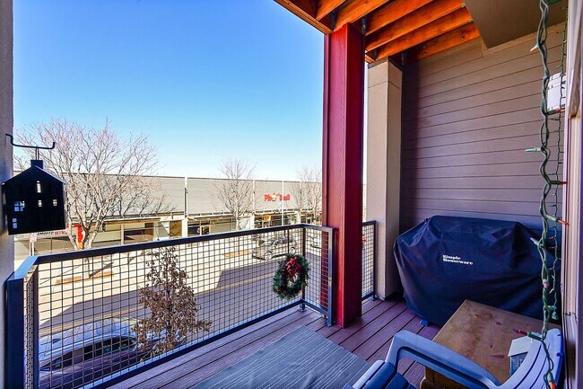 Building Photo - 7080 W Alaska Dr
