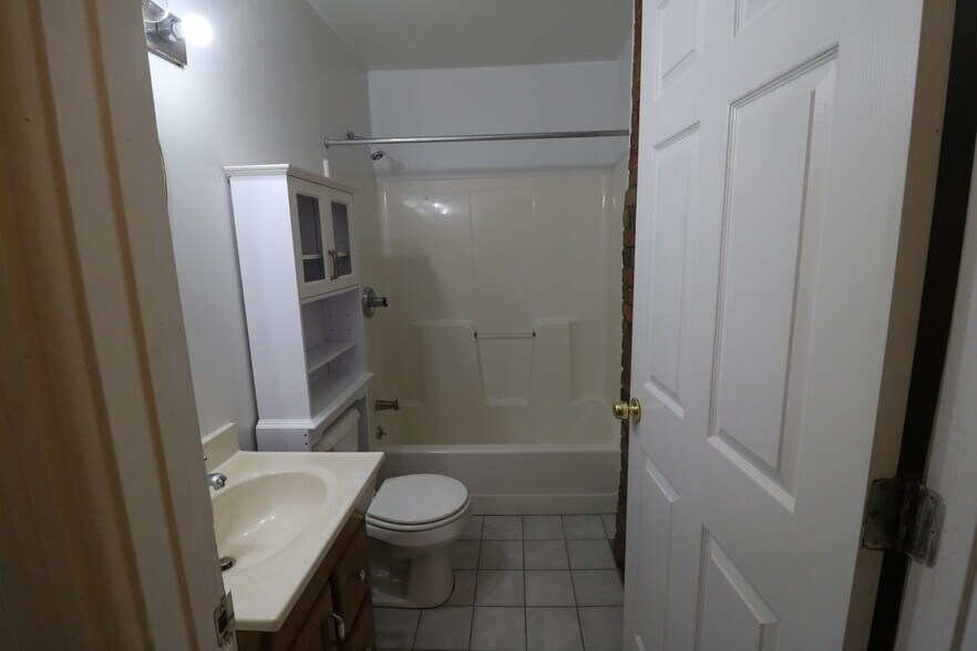 Building Photo - 115 Calhoun St