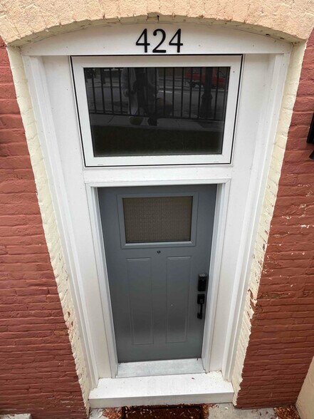 Primary Photo - 424 Center St