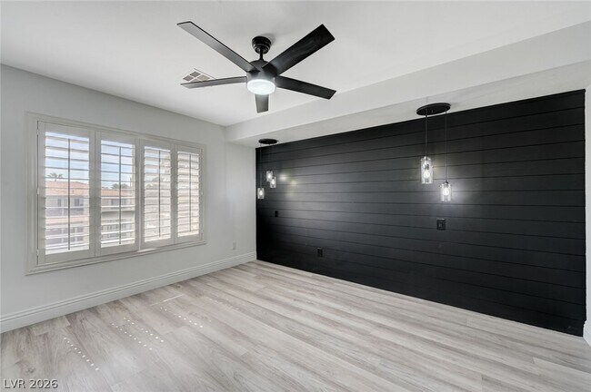 Building Photo - 3800 Beacon Point St