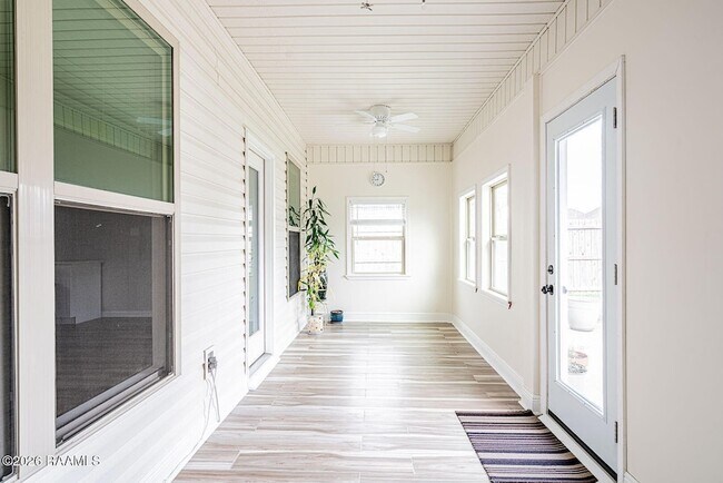 Building Photo - 202 Sparkling Meadows Ln