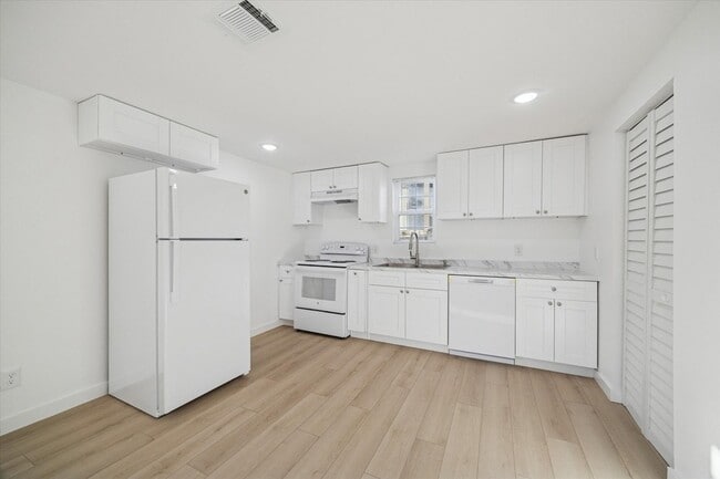 Building Photo - 711 E 32nd St