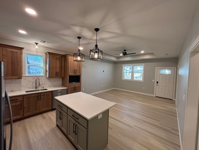 Building Photo - Stunning New Build in Central Manhattan! Available NOW!