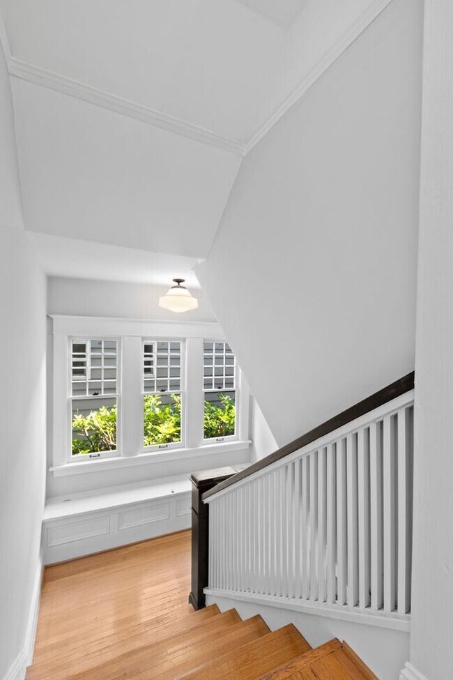 Building Photo - Stunning 1909 Craftsman w/ AC in Coveted Capitol Hill