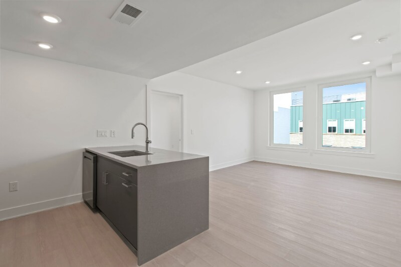 Building Photo - 2000 Dreer St