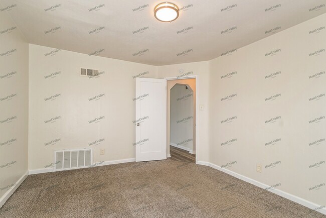 Building Photo - 9528 Ridge Ave