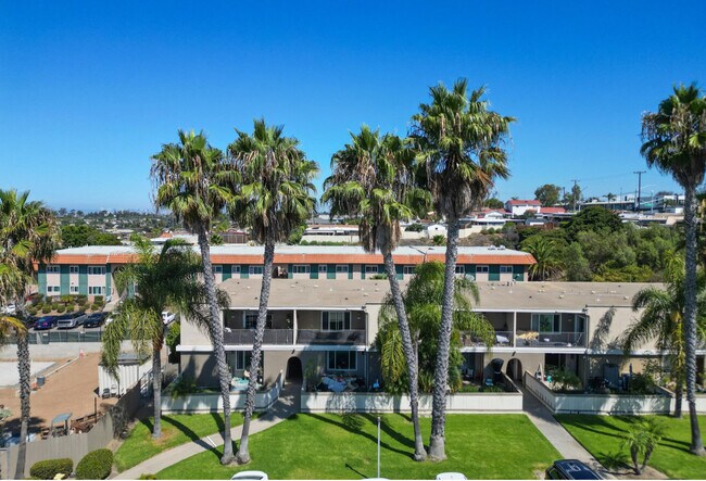 Building Photo - 1420 Hilltop Dr