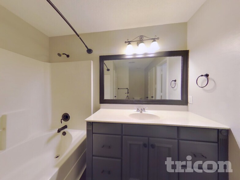 Building Photo - 1415 Lochspring Dr