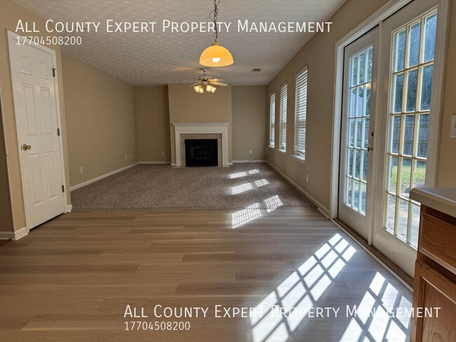 Building Photo - 520 Lazy River Ln