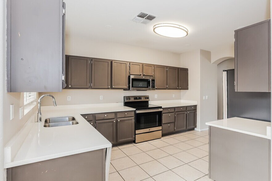 Building Photo - 1563 E Scott Ave