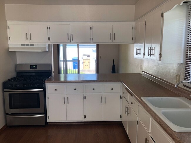 Building Photo - Single Family Home