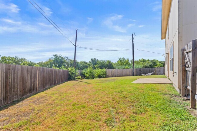Building Photo - 722 Lavaca Loop