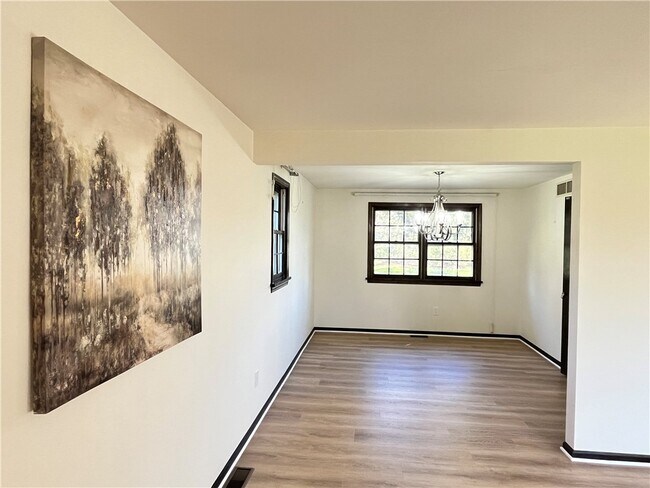 Building Photo - 100 Drumlin View Dr
