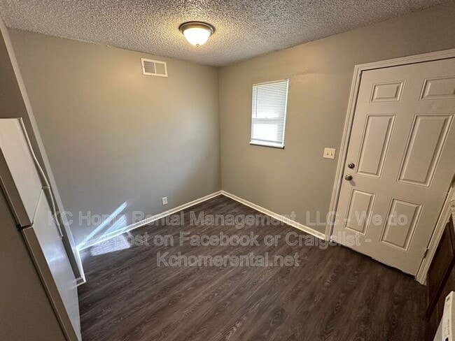 Building Photo - 9223 E 54th St