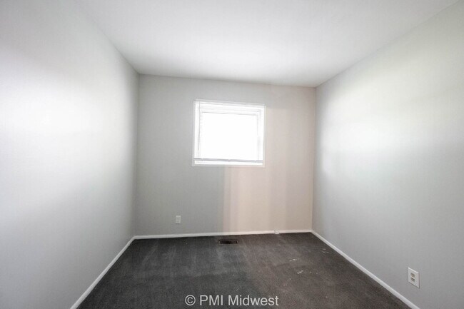 Building Photo - 3926 Malibu Dr