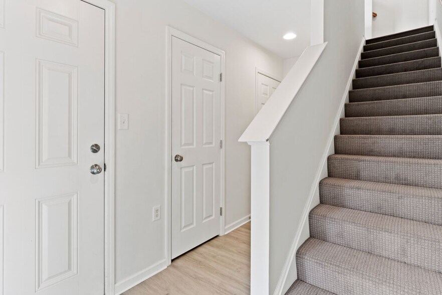 Building Photo - 3030 Meridian Cmns