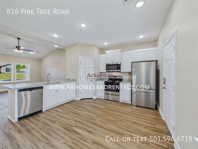 Building Photo - 816 Pine Tree Rd