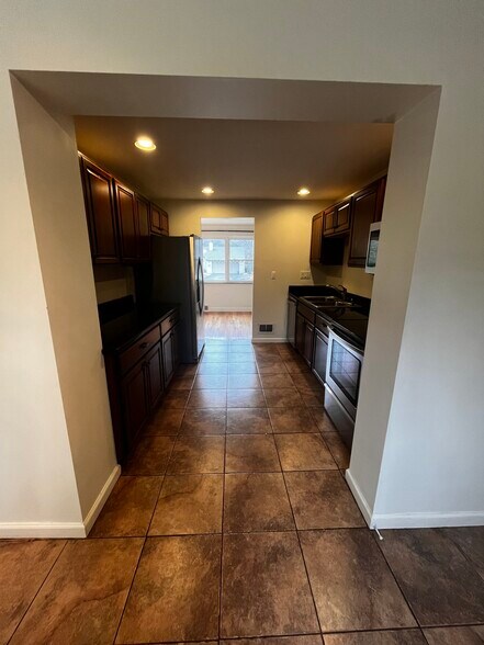 Building Photo - 137 Wrenwood Ln