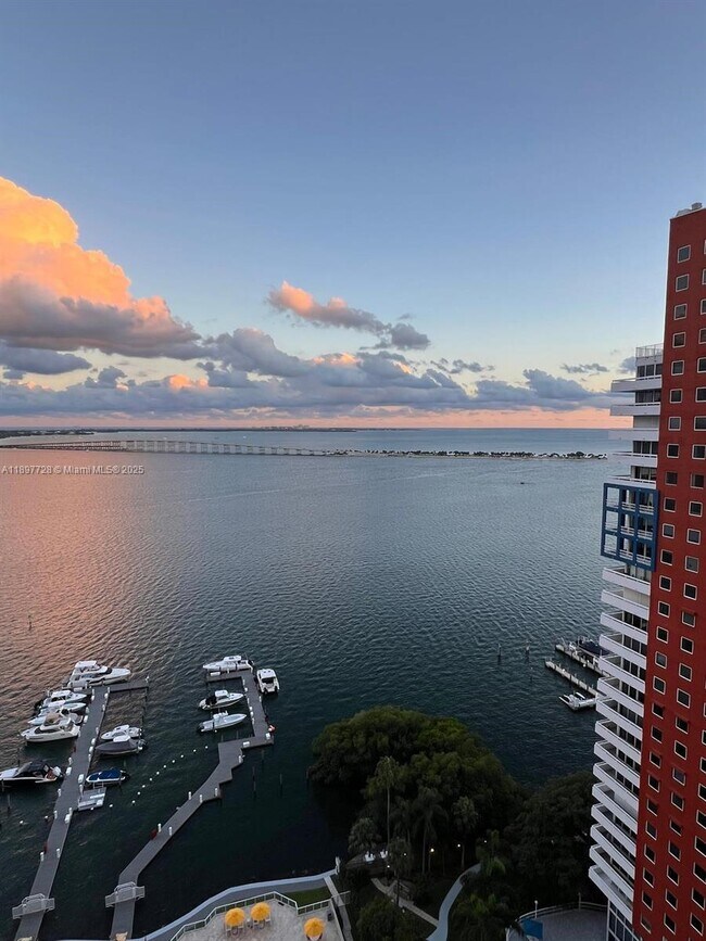 Building Photo - 1581 Brickell Ave