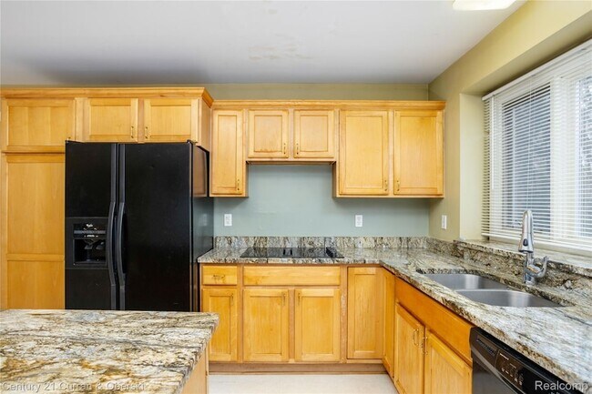 Building Photo - 42104 Echo Forest Dr