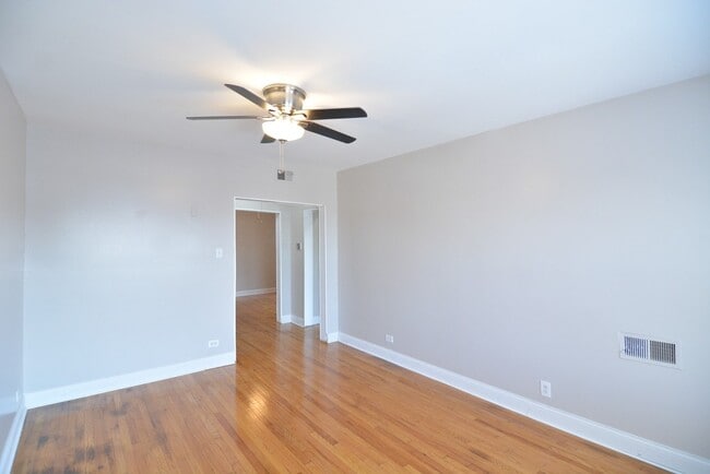 Building Photo - 3241 N Damen Ave