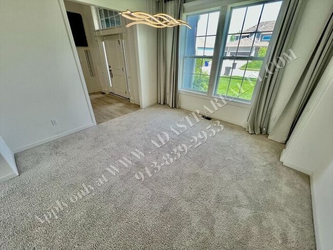 Building Photo - Beautiful 4 Bed 3.5 Bath Home in Olathe-Av...