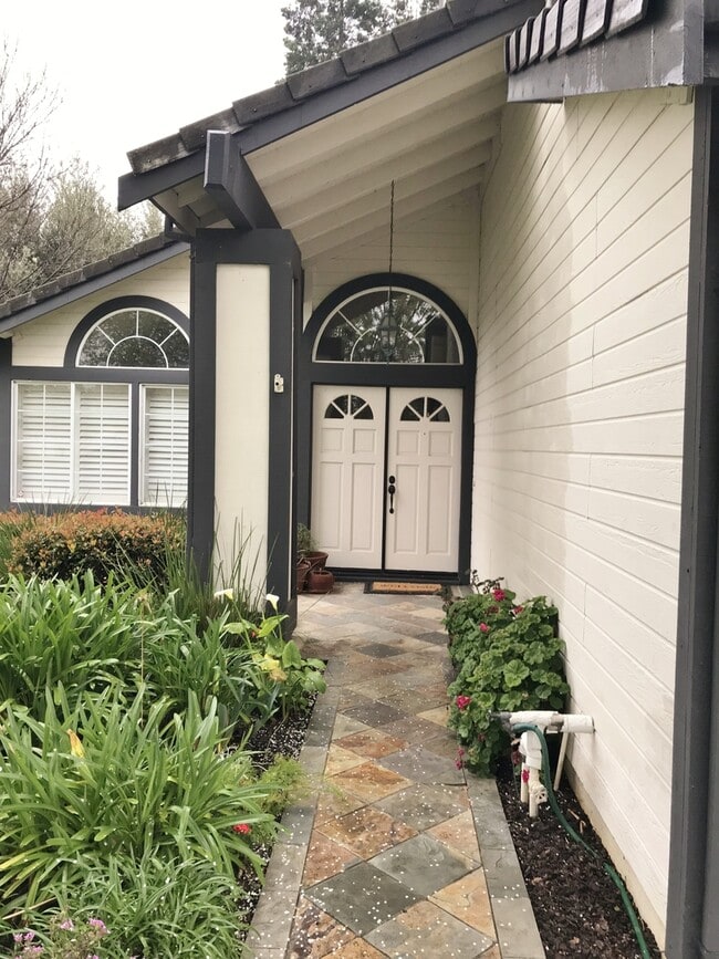 Building Photo - CORNER LOT MODERN 4 BEDROOM HOME DIXON *STAR RENTALS