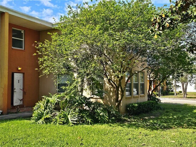 Building Photo - 1365 Drew St