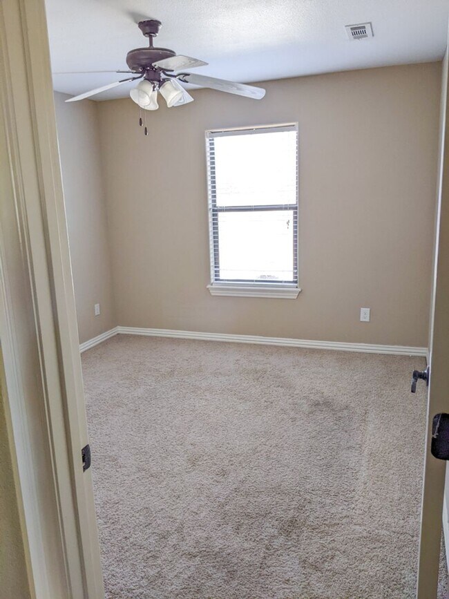 Building Photo - Stunning 4 Bed 2 Bath Home close to Elm Springs Walmart!