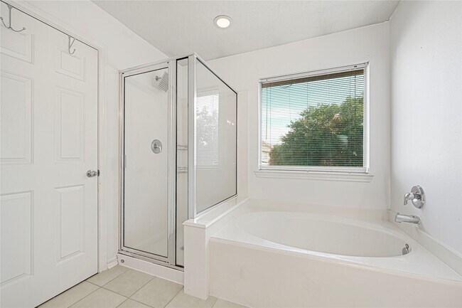 Building Photo - 16106 Greenport Ln