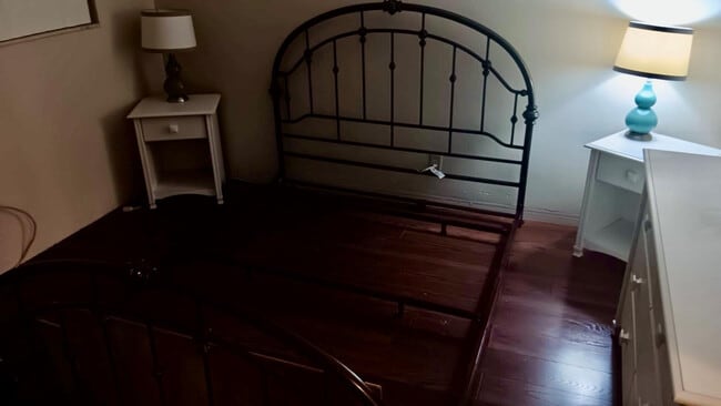 Building Photo - 2000 NE 51st Ct