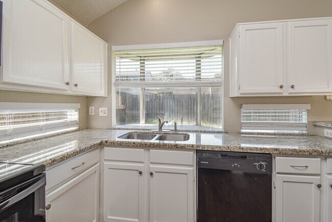 Building Photo - 7755 Springville Dr