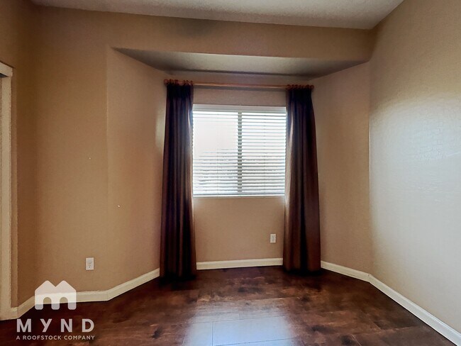Building Photo - 231 W Flamingo Dr
