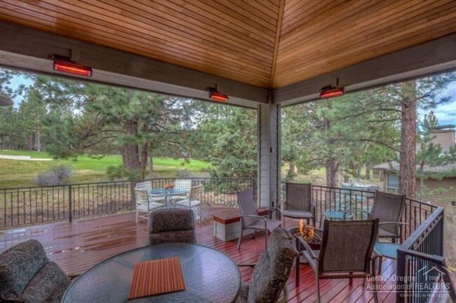 Building Photo - Gated Community in Awbrey Glen