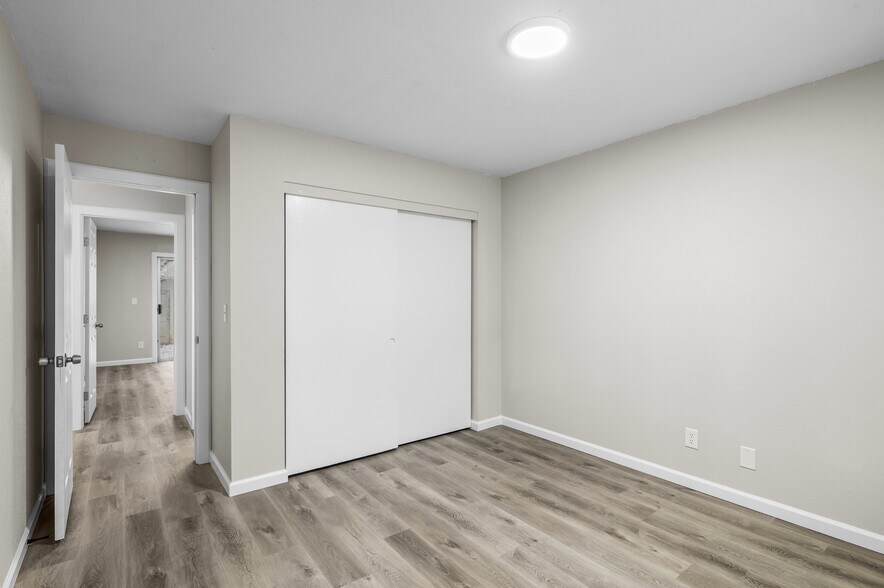 Building Photo - 2104 Rosamond Ave Apt 3