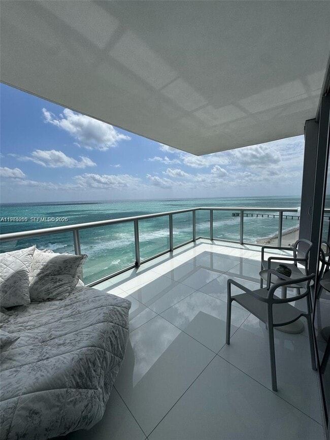 Building Photo - 17121 Collins Ave