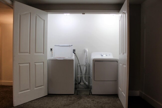 Building Photo - 1084 E 3400 N