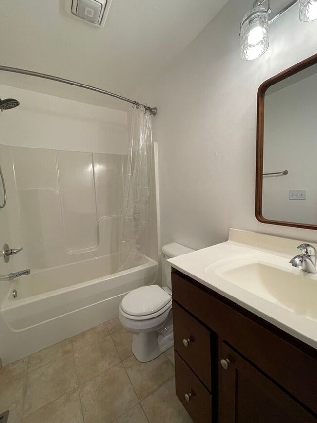 Building Photo - $2,000 | 3 Bedroom, 2.5 Bathroom Town Home | Pet Friendly* | Available for an August 1st, 2026 Mo...