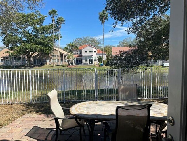 Building Photo - 1236 Bayview Cir