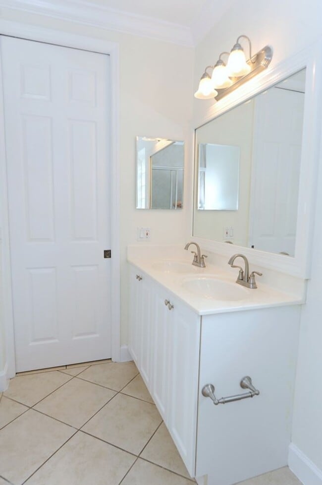 Building Photo - Annual Rental - Single Family Home Naples Park!