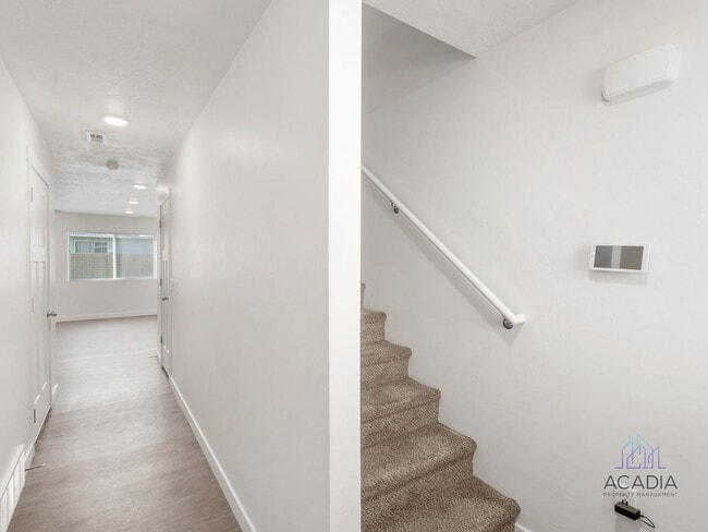 Building Photo - Spacious 3 Bed/2.5 Bath Townhome in Magna Community!