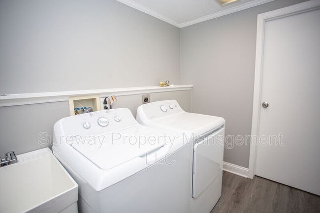 Building Photo - 220 S Church St