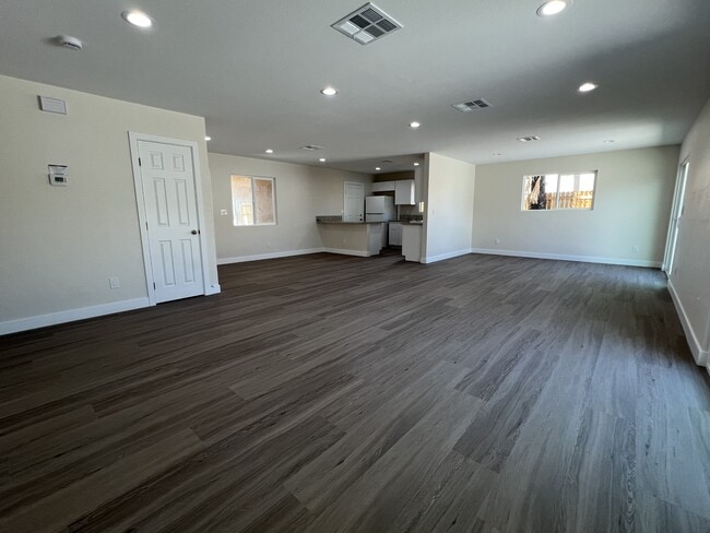 Building Photo - 3608 W Bonanza Rd
