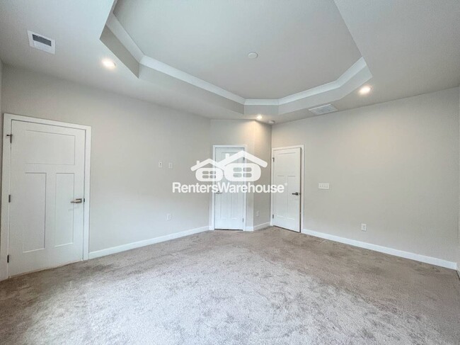 Building Photo - 1724 Defiance Dr