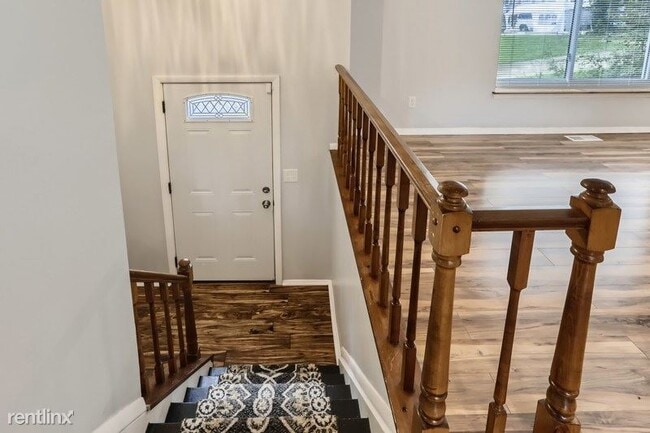 Building Photo - 3 br, 2.5 bath House - 5909 Chatham Court ...